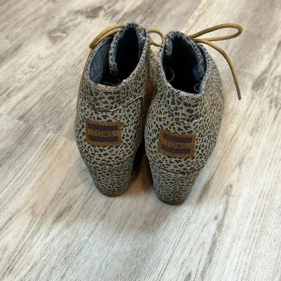 TOMS Cheetah Print Neutral Tone Lace-Up Wedge Ankle Comfort Boot / Women’s Sz 8 - Picture 4 of 7